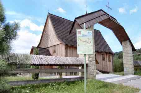 Kościół znajduje się na Małopolskim Szlaku Architektury Drewnianej.