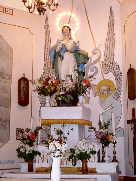 Figura Matki Bożej Rozdzielskiej w Kaplicy pod Lipami.