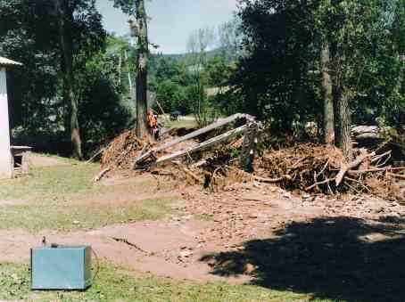 Zniszczenia spowodowane przez potok Rozdzielec w dniu 9 lipca 1997 r.