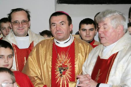Ks. J. Sądel, Bp Tadeusz Płoski, ks. L. Dudziak - Żegocina - 31.12.2006.