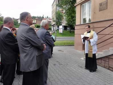 Odsonicie tablicy pamitkowej dr Krystyny Holota.