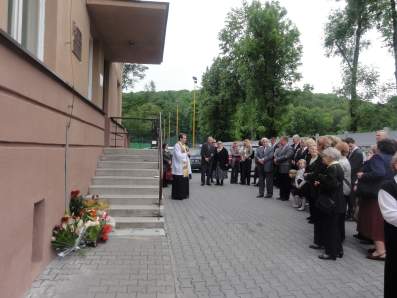 Odsonicie tablicy pamitkowej dr Krystyny Holota.