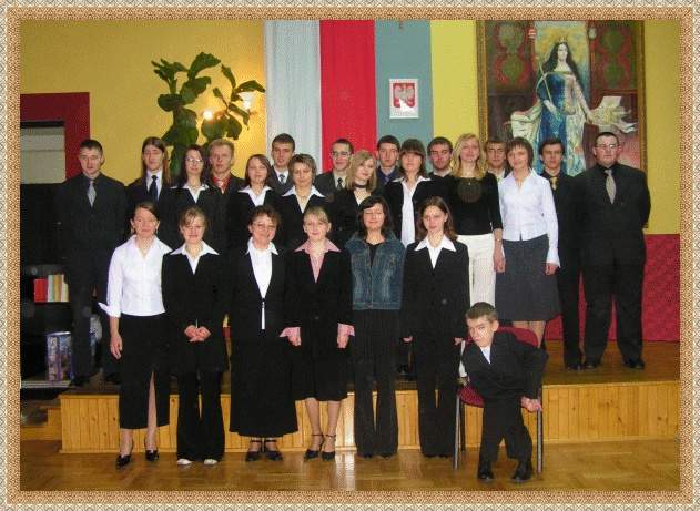 Absolwenci klasy III B LO w egocinie w roku szkolnym 2004/2005