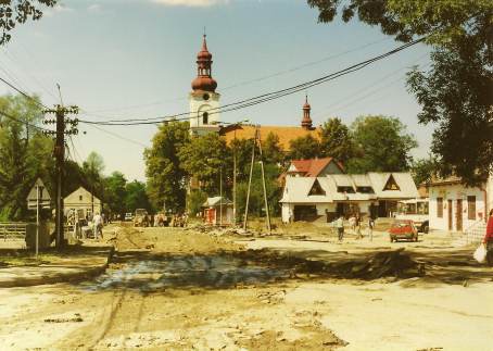 Kościół w Żegocinie - po powodzi w lipcu 1997 r.