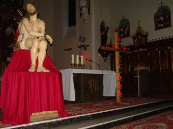 Figura Chrystusa Frasobliwego w żegocińskim kościele.