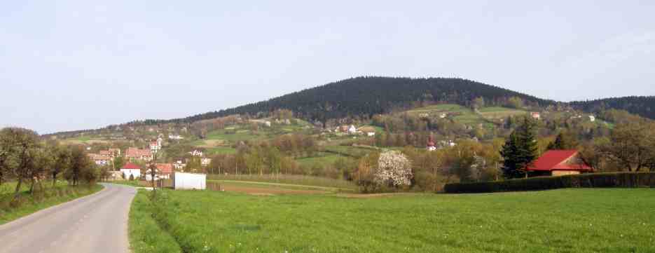 Panorama z Nowej Wsi na Przybyszówkę i Łopusze.